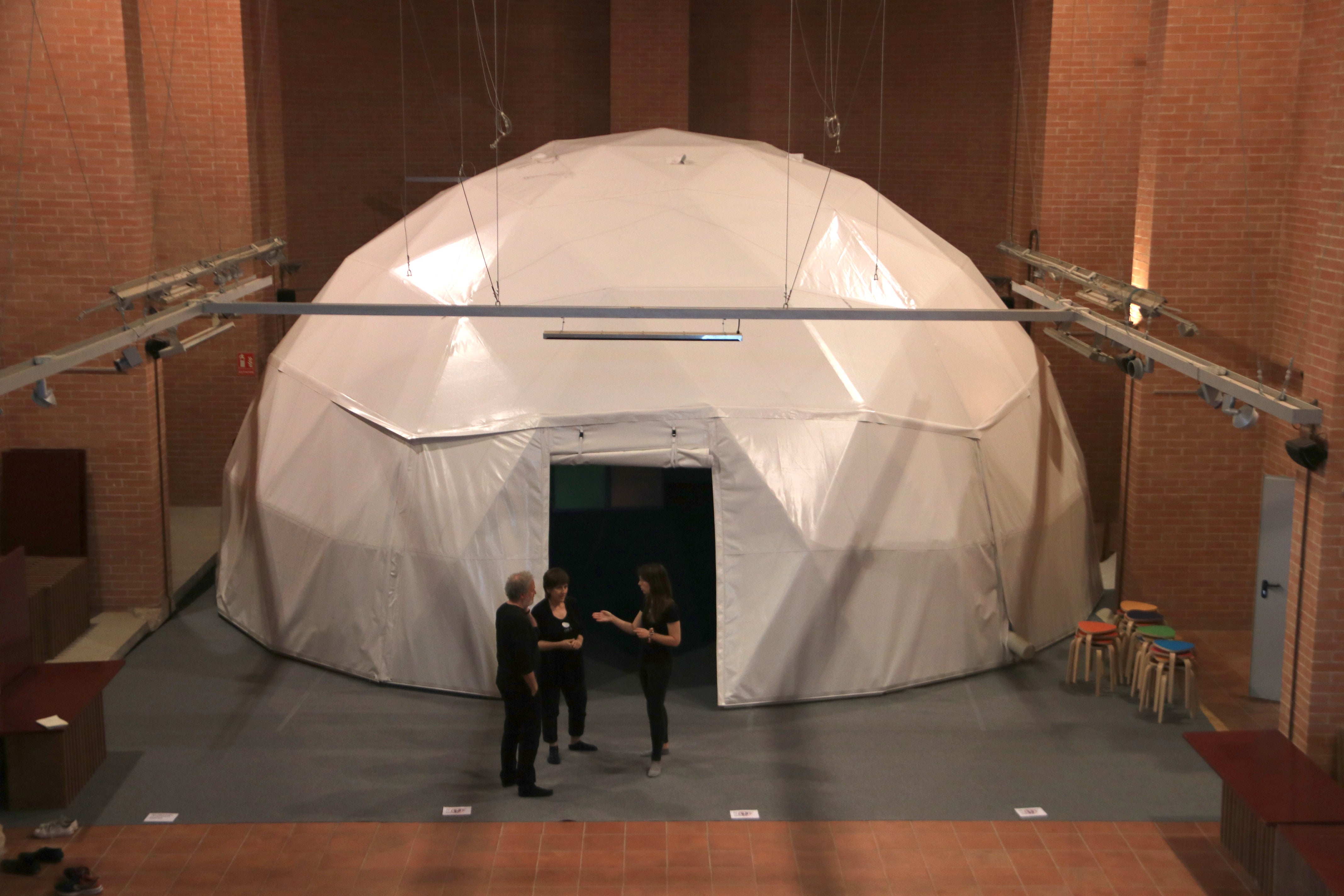 Una cúpula immersiva pionera amb consciència ecològica Una cúpula immersiva pionera amb consciència ecològica