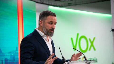 Abascal urge a Feij&oacute;o a pactar antes del 23J y marca como &uacute;nica l&iacute;nea roja el respeto a los votantes de Vox