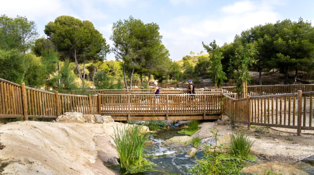 Hidraqua y sus empresas ofrecen soluciones innovadoras en el ámbito del agua y los residuos Hidraqua y sus empresas ofrecen soluciones innovadoras en el ámbito del agua y los residuos