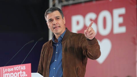 El presidente del Gobierno, Pedro Sánchez, durante un acto electoral/ EFE / J.L.Cereijido