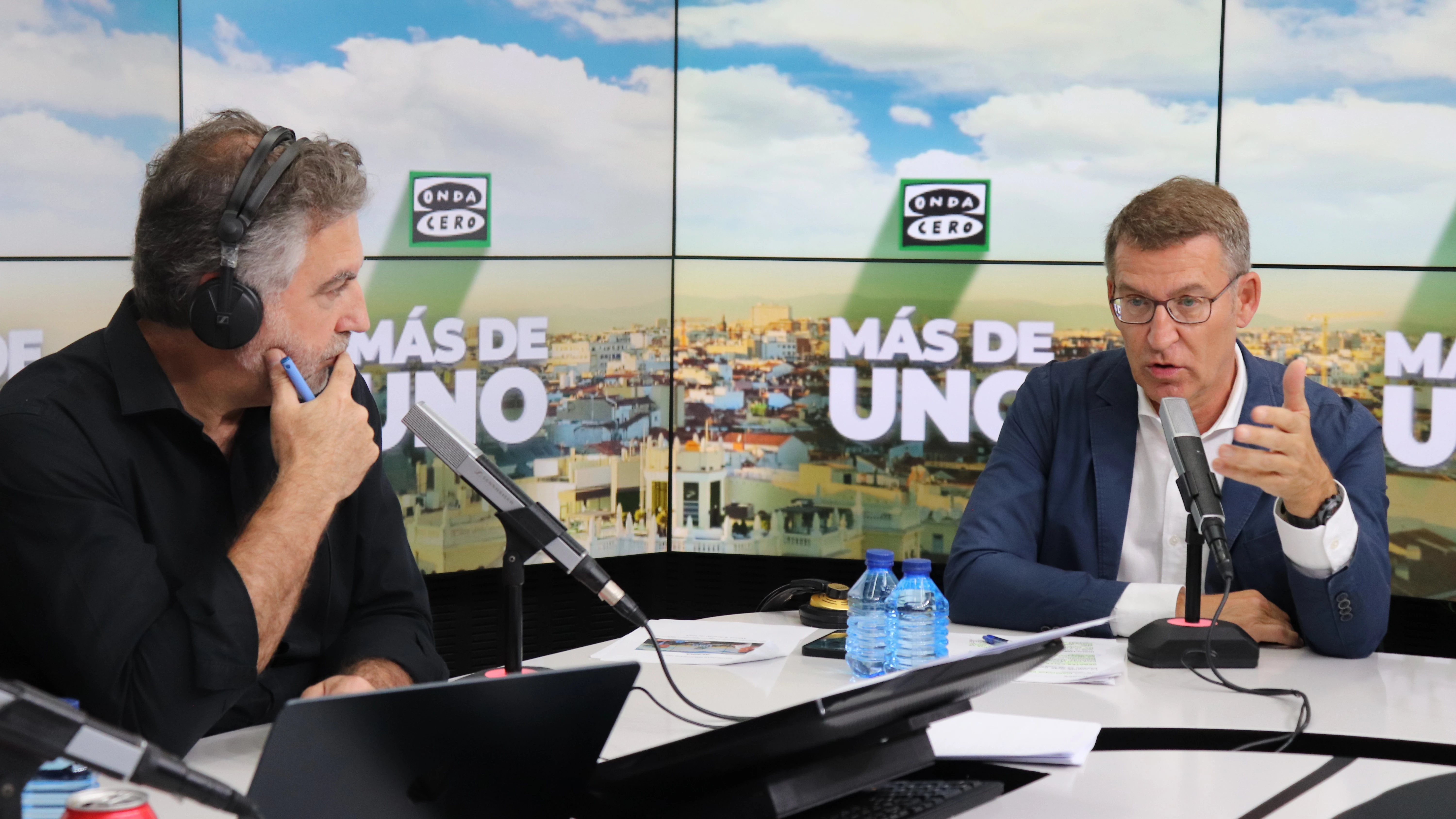 El presidente del PP, Alberto Núñez Feijóo, durante la entrevista con Carlos Alsina en 'Más de uno' El presidente del PP, Alberto Núñez Feijóo, durante la entrevista con Carlos Alsina en 'Más de uno'
