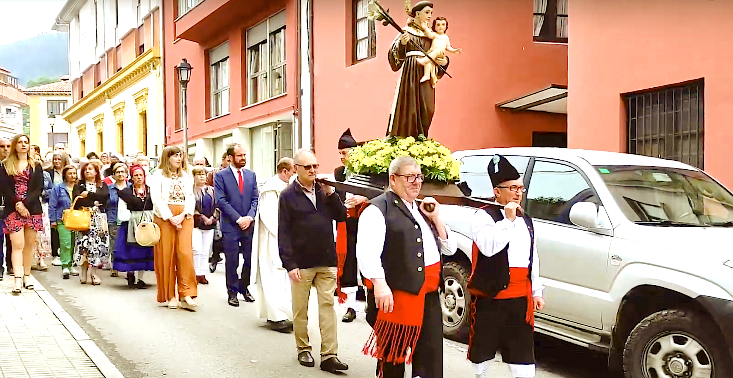"Queremos que la fiesta de San Antonio de Infiesto cuente con una gran comida en la calle" "Queremos que la fiesta de San Antonio de Infiesto cuente con una gran comida en la calle"