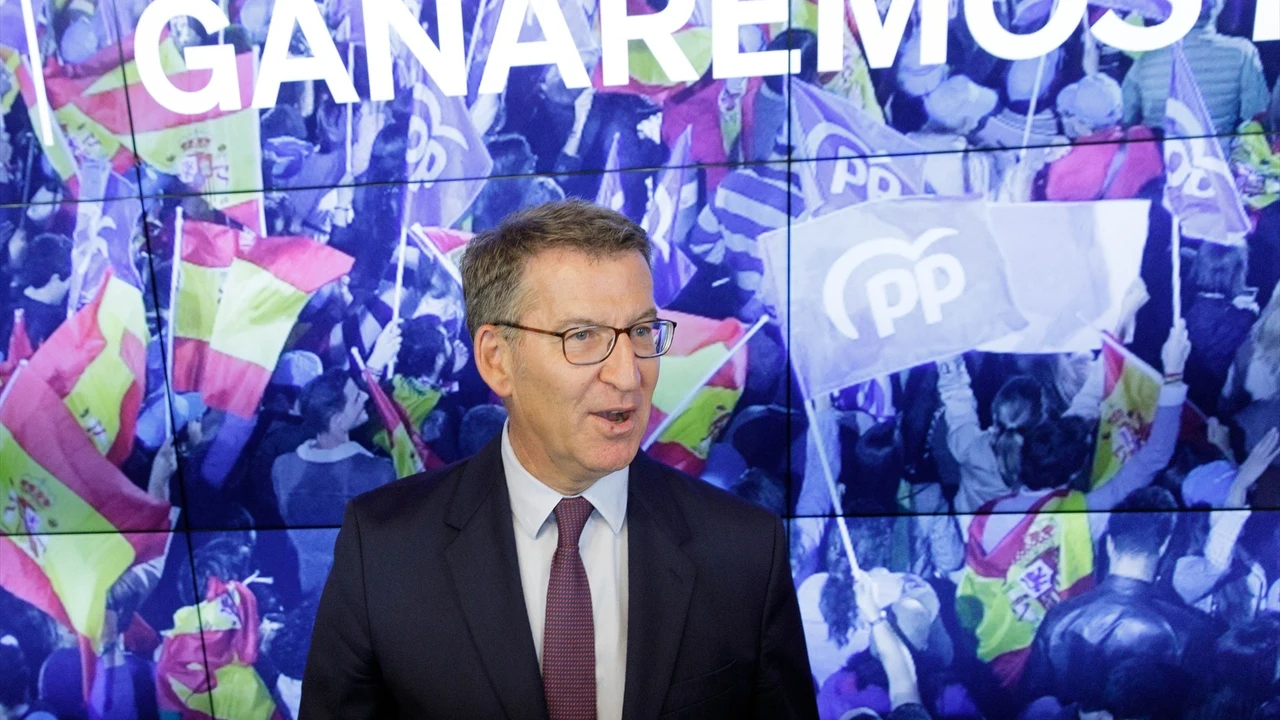El presidente del Partido Popular, Alberto Núñez Feijóo, a su llegada a la Junta Directiva del PP, en la sede de Génova.