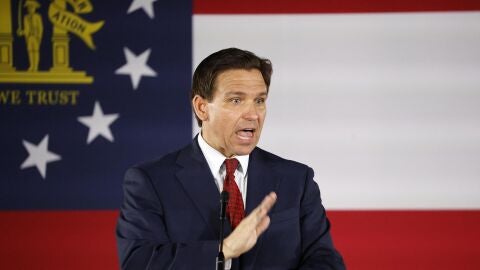 Los gobernadores republicanos env&iacute;an a los inmigrantes a los estados gobernados por dem&oacute;cratas