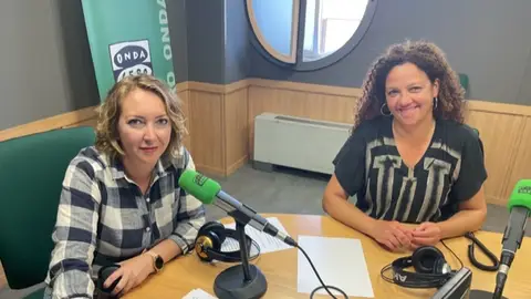 La periodista de Onda Cero Elka Dimitrova entrevista a la líder de los socialistas de Mallorca, Catalina Cladera La periodista de Onda Cero Elka Dimitrova entrevista a la líder de los socialistas de Mallorca, Catalina Cladera