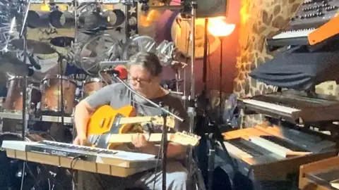 Maxi Areñes preparando el concierto de este sábado Maxi Areñes preparando el concierto de este sábado