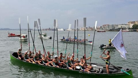 Bandera Sotileza ganada por Camargo 2023 - traineras