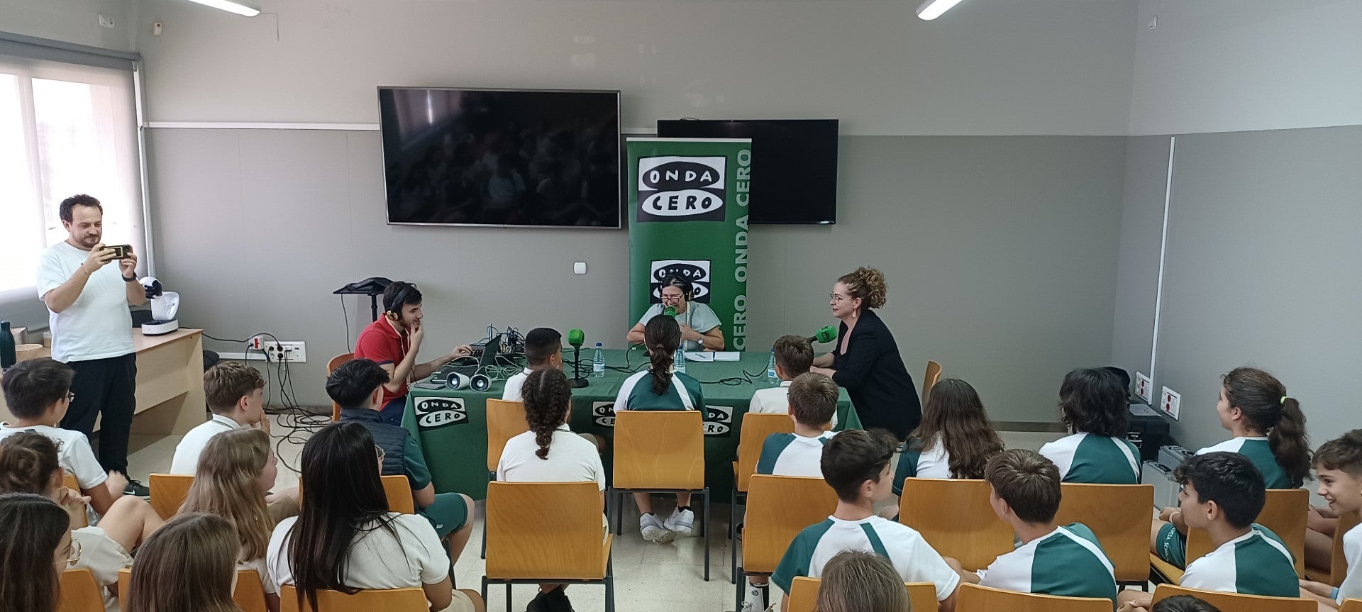 ¿Cómo se trabaja en los centros educativos el respeto y la protección de los animales? ¿Cómo se trabaja en los centros educativos el respeto y la protección de los animales?