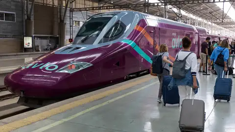 Renfe pone a la venta los billetes con descuentos de hasta el 90%: condiciones y requisitos Renfe pone a la venta los billetes con descuentos de hasta el 90%: condiciones y requisitos/ EFE/ Álvaro Cabrera