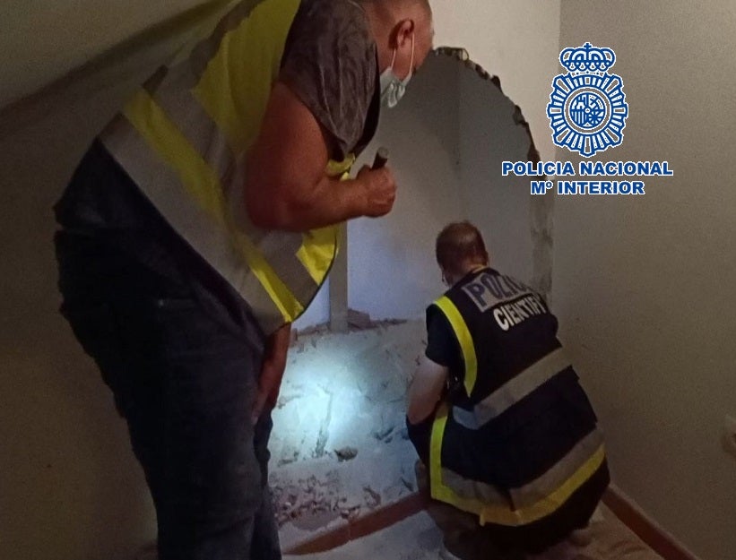Los Rayos-X conduce al hallazgo de un cadáver emparedado en el último domicilio conocido de la mujer desaparecida en Torremolinos Los Rayos-X conduce al hallazgo de un cadáver emparedado en el último domicilio conocido de la mujer desaparecida en Torremolinos