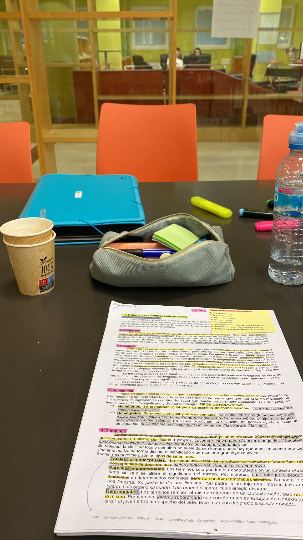 Los estudiantes preuniversitarios aseguran "estar agobiados" ante los exámenes de la EVAU Los estudiantes preuniversitarios aseguran "estar agobiados" ante los exámenes de la EVAU