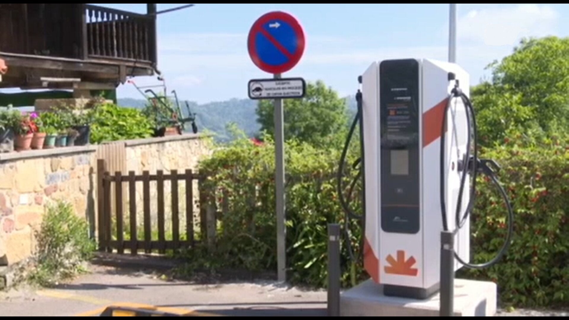 La firma Eranovum prevé instalar este año en Asturias hasta 200 puntos de carga de vehículos La firma Eranovum prevé instalar este año en Asturias hasta 200 puntos de carga de vehículos