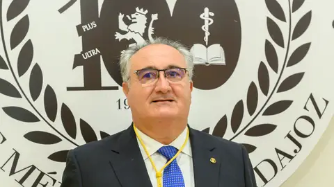 El Colegio de Médicos de Badajoz entrega este sábado la Medalla de Oro al Dr. Fernández de Alarcón El Colegio de Médicos de Badajoz entrega este sábado la Medalla de Oro al Dr. Fernández de Alarcón