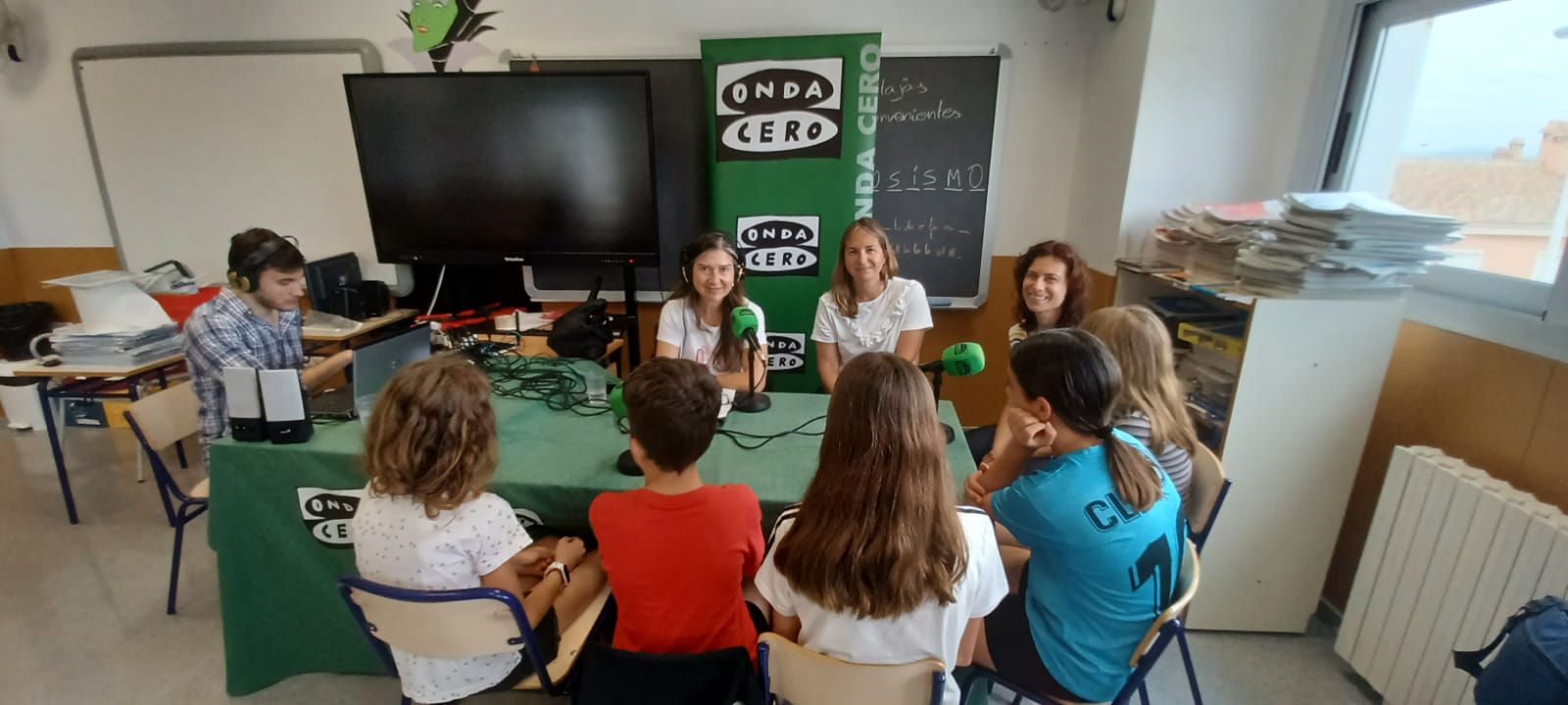El CEIP Mestre Canaletes de Perleta acoge un programa especial de Más de uno Elche-Comarcas del Vinalopó El CEIP Mestre Canaletes de Perleta acoge un programa especial de Más de uno Elche-Comarcas del Vinalopó