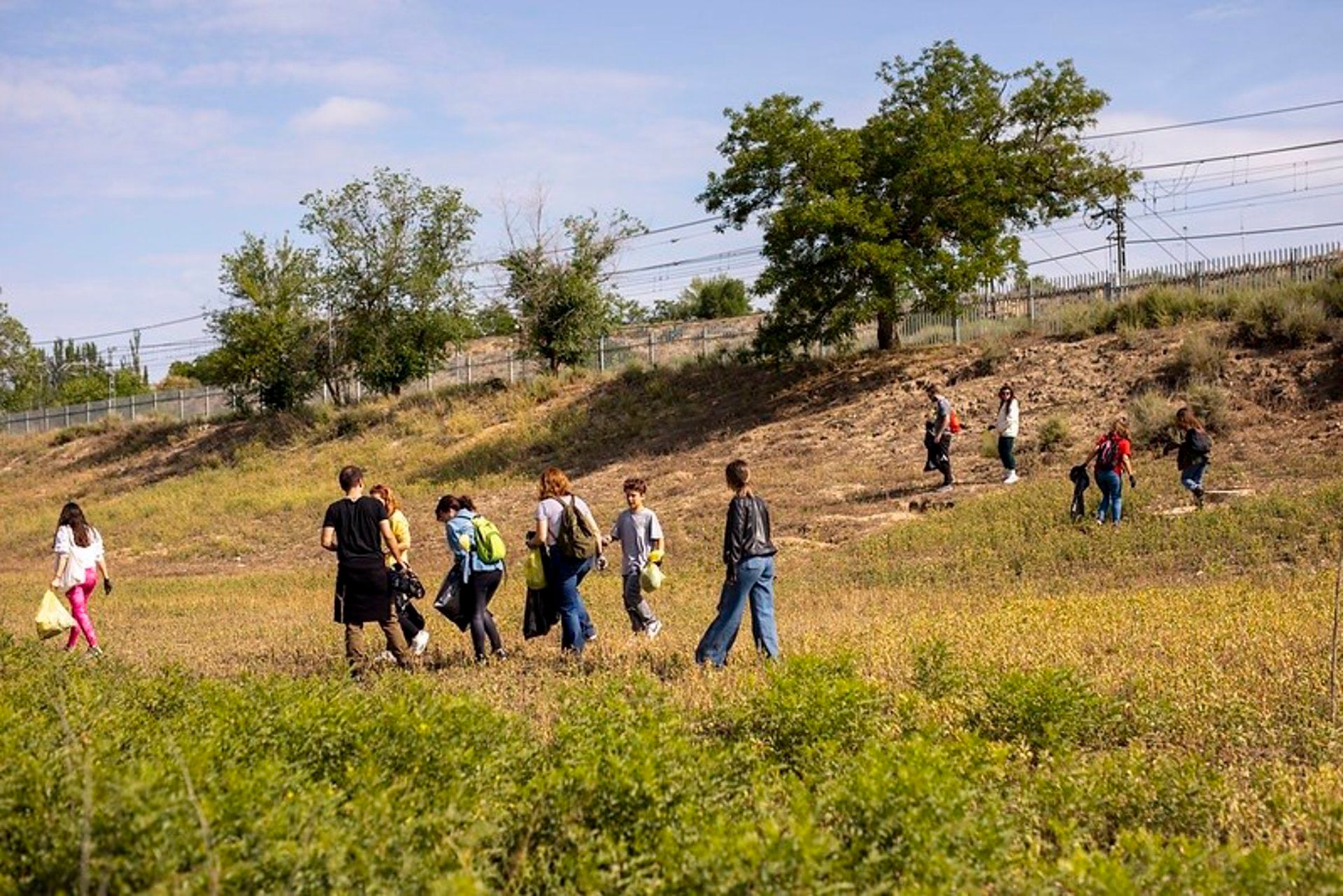 El pasado sábado voluntarios del proyecto Libera recogieron casi cinco toneladas de residuos en 64 espacios naturales de Extremadura El pasado sábado voluntarios del proyecto Libera recogieron casi cinco toneladas de residuos en 64 espacios naturales de Extremadura