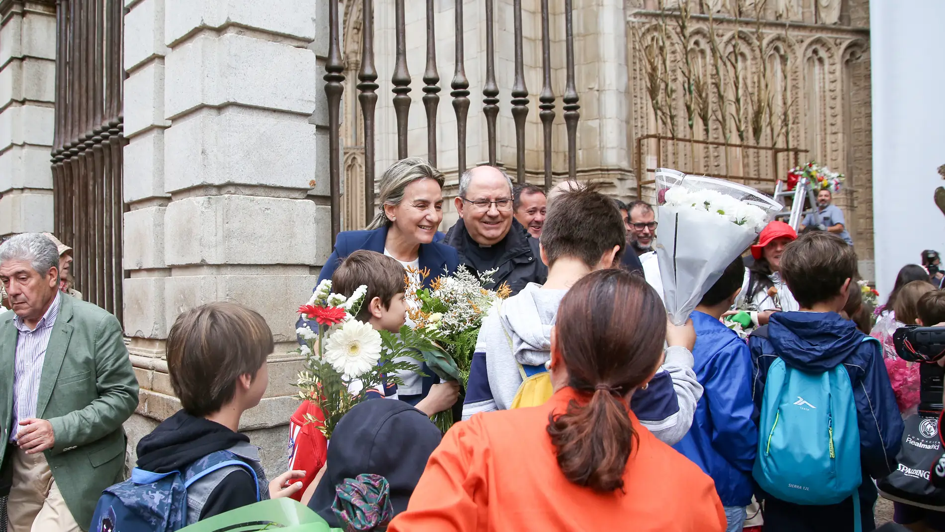 Toledo celebra su tradicional ofrenda floral en la víspera del Corpus 
