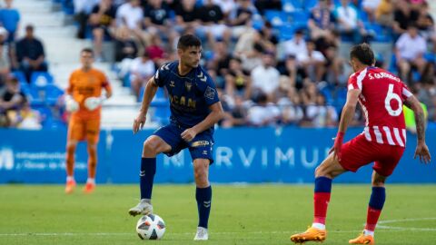 Fran Lara, jugador del UCAM, contra el Atlético B. Mayo 2023