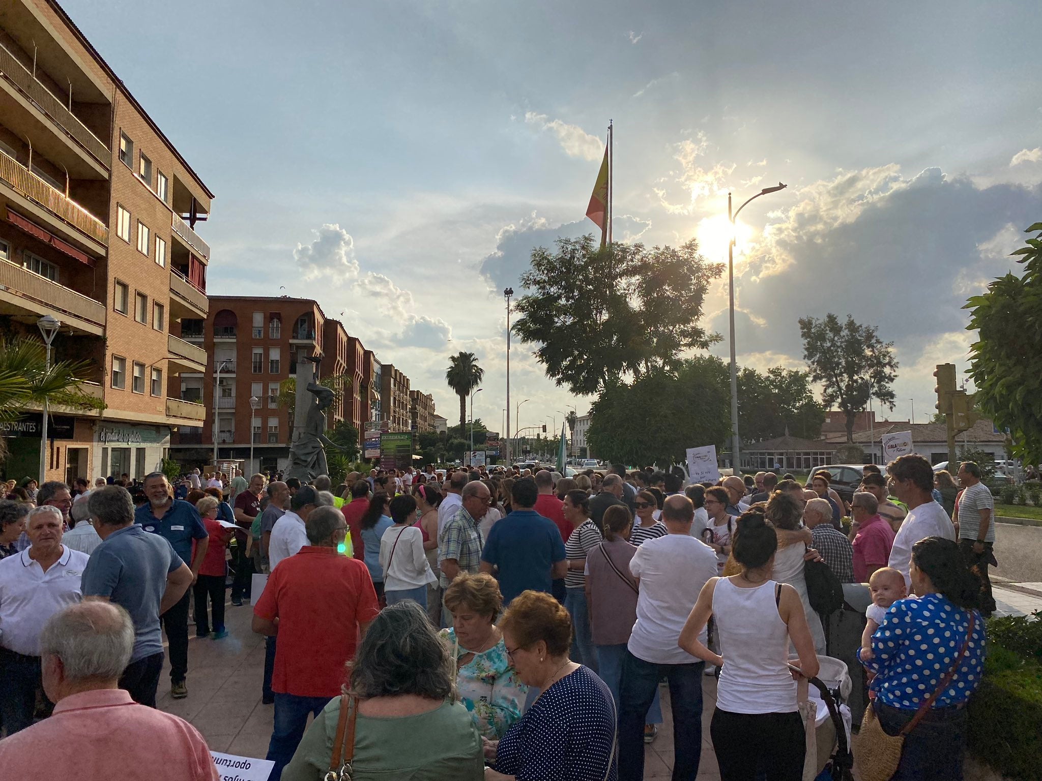 Unas 1.500 personas se manifestaban este miércoles en Don Benito en favor de la fusión con Villanueva Unas 1.500 personas se manifestaban este miércoles en Don Benito en favor de la fusión con Villanueva