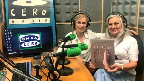 Pilar Sampedro, fotógrafa, con su última obra: 'Huellas' Pilar Sampedro, fotógrafa, con su última obra: 'Huellas'