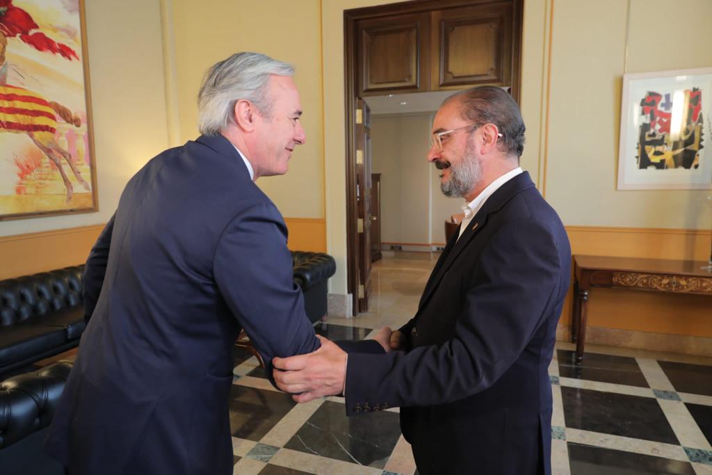 Azcón insiste en gobernar en solitario y lamenta el "no es no" de Lambán Azcón insiste en gobernar en solitario y lamenta el "no es no" de Lambán