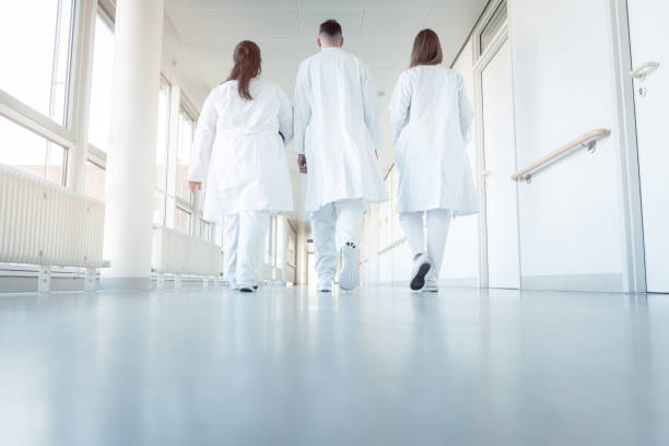 El plan del Govern para reducir las listas de espera fomenta la jornada de tarde y las horas extra El plan del Govern para reducir las listas de espera fomenta la jornada de tarde y las horas extra