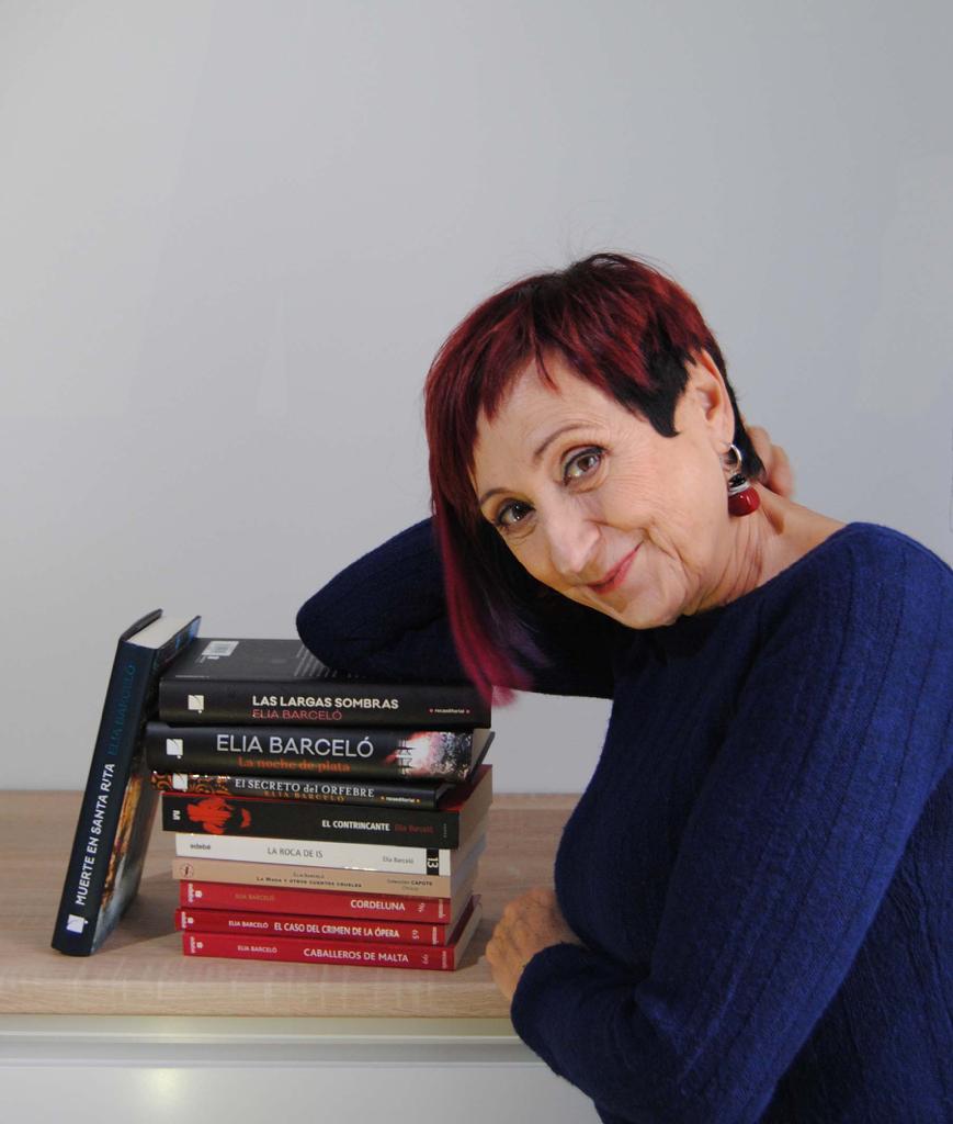 Elia Barceló hace parada en Sagunto con su nueva novela: 'Amores que matan' Elia Barceló hace parada en Sagunto con su nueva novela: 'Amores que matan'