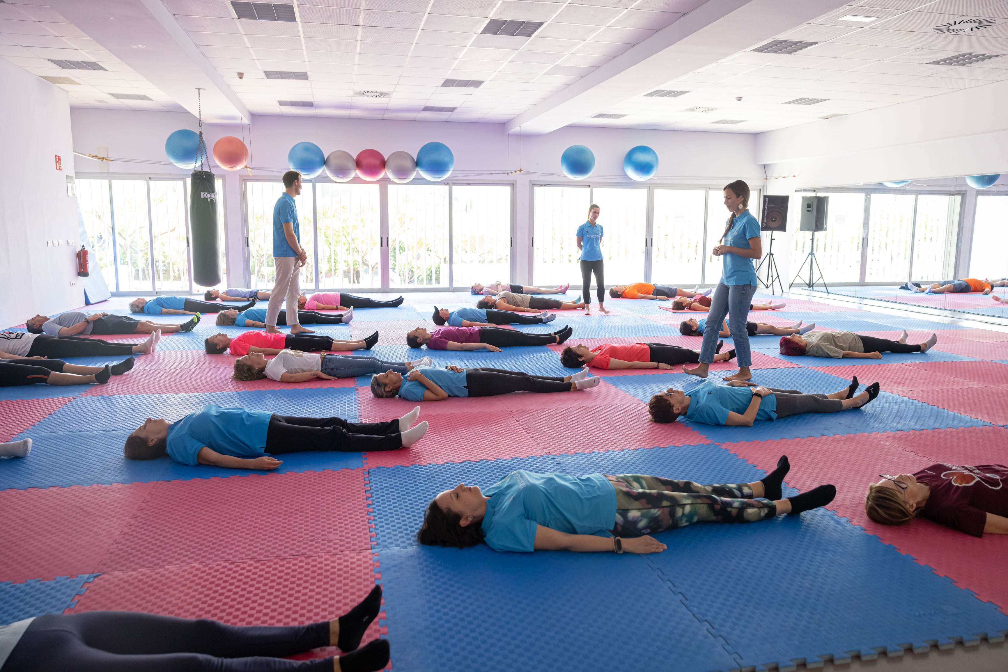 El apneista Guillermo Gallo del Val imparte un nuevo taller de relajación para pacientes oncológicas en Castellón El apneista Guillermo Gallo del Val imparte un nuevo taller de relajación para pacientes oncológicas en Castellón