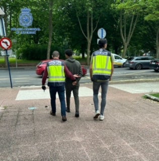 Detenido por fingir que residía en Vitoria para cobrar 90.000 euros en ayudas Detenido por fingir que residía en Vitoria para cobrar 90.000 euros en ayudas
