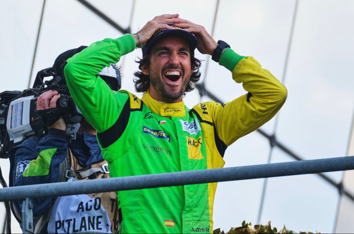 La emoción de Albert Costa al escuchar la felicitación de su padre en directo: "Sufrir para tener" La emoción de Albert Costa al escuchar la felicitación de su padre en directo: "Sufrir para tener"