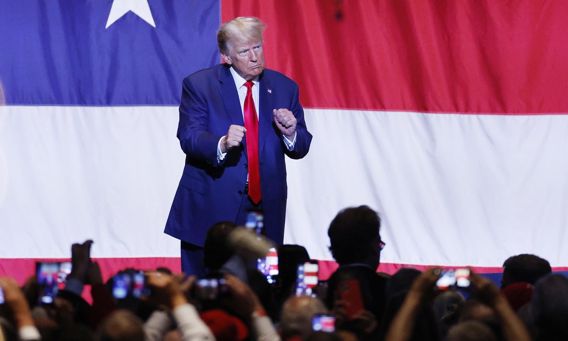 Trump asegura que seguirá en la carrera a la Casa Blanca aunque sea condenado por un tribunal Trump asegura que seguirá en la carrera a la Casa Blanca aunque sea condenado por un tribunal