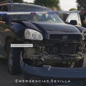 Estado en el que quedó el coche al chocar contra una farola en la Glorieta Primero de Mayo Estado en el que quedó el coche al chocar contra una farola en la Glorieta Primero de Mayo