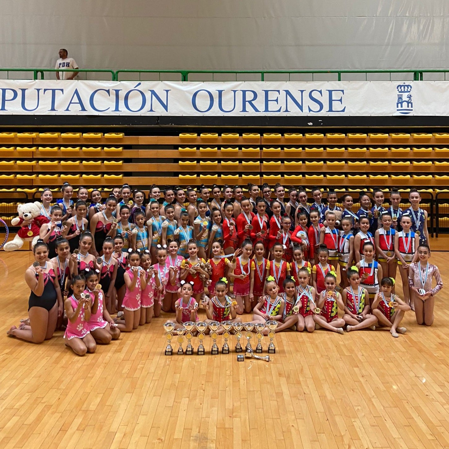 Gran exito na copa con cinco campeonas que pertecen o Culb Ximnasia Pavillón Gran exito na copa con cinco campeonas que pertecen o Culb Ximnasia Pavillón