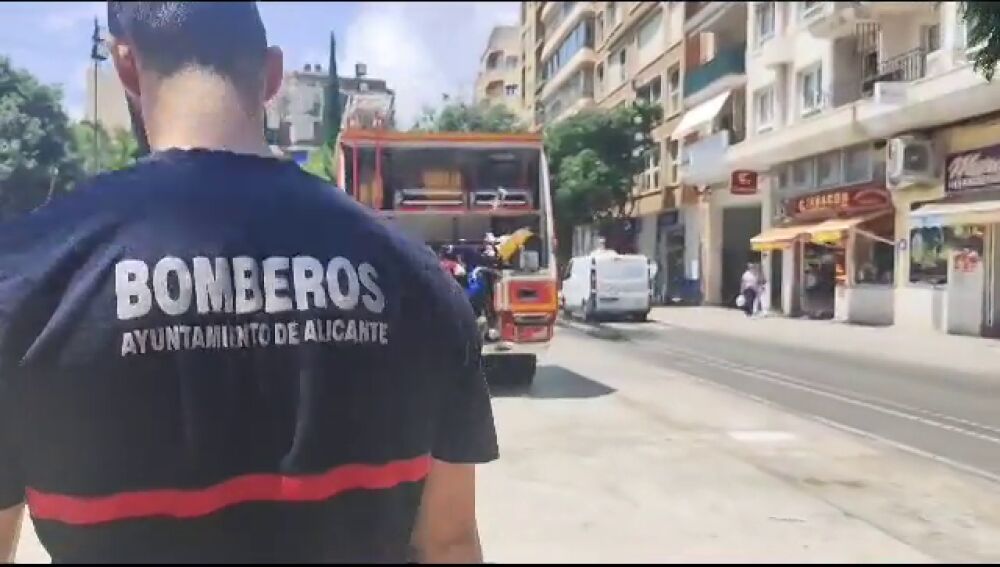 Los bomberos de Alicante (SPEIS) revisan los emplazamientos para la plantà de las hogueras 
