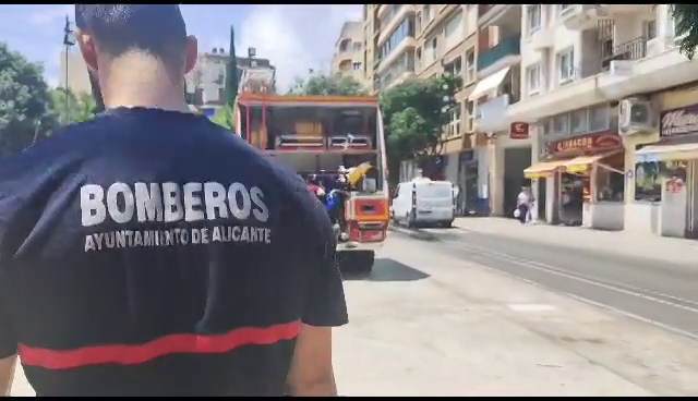 Los bomberos de Alicante (SPEIS) revisan los emplazamientos para la plantà de las hogueras Los bomberos de Alicante (SPEIS) revisan los emplazamientos para la plantà de las hogueras