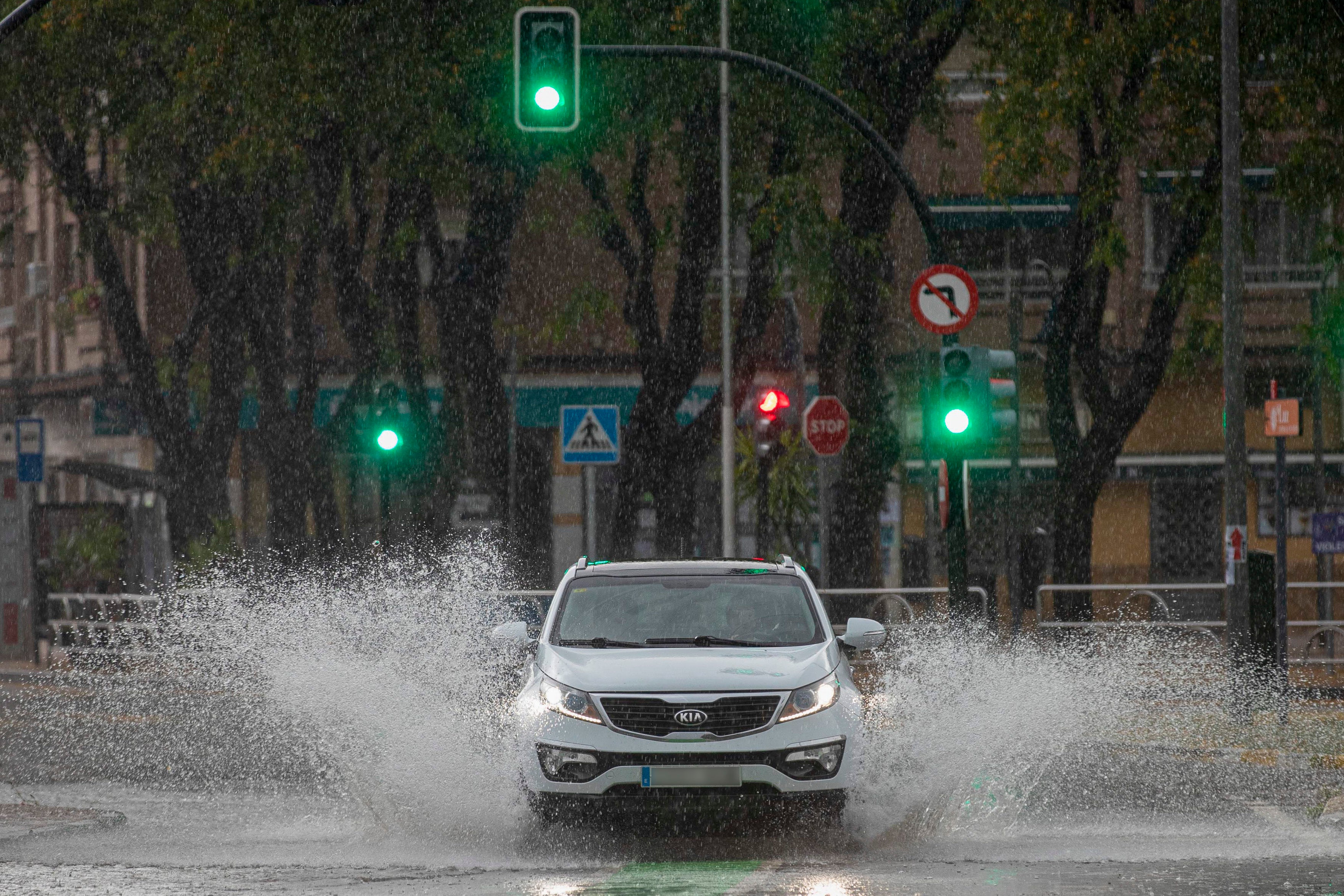 Siete comunidades estarán este domingo en riesgo por tormentas o altas temperaturas Siete comunidades estarán este domingo en riesgo por tormentas o altas temperaturas