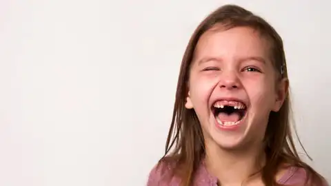 Caída de dientes de leche Paso a los dientes definitivos
