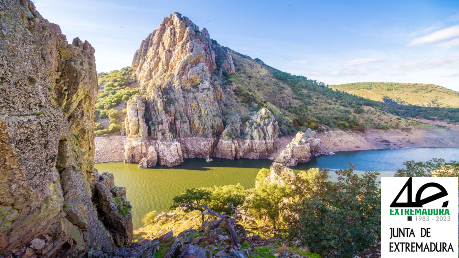 Cuatro Décadas de Autonomía: El Turismo Florece en Extremadura Cuatro Décadas de Autonomía: El Turismo Florece en Extremadura