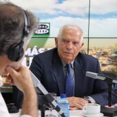 Josep Borrell, Alto representante de la Unión para Asuntos Exteriores y Política de Seguridad, con Carlos Alsina en 'Más de uno'