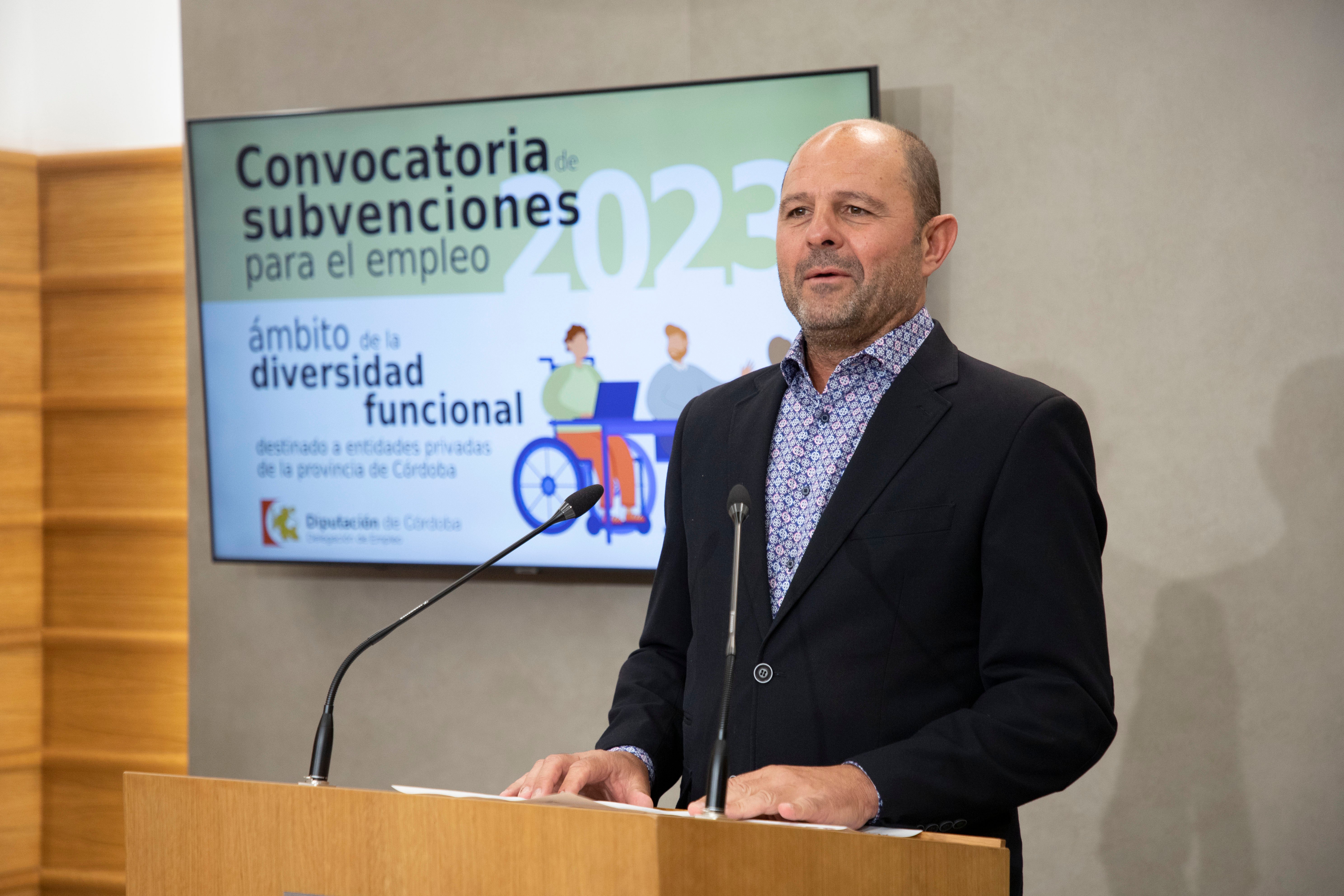 Hasta 8.000 euros de ayuda para la contratación de personas con diversidad funcional Hasta 8.000 euros de ayuda para la contratación de personas con diversidad funcional