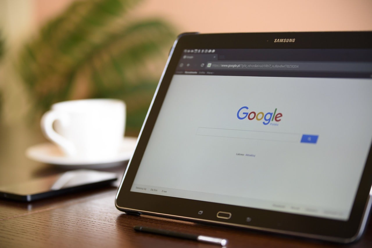 Bruselas acusa a Google de abuso de posición por favorecer sus servicios publicitarios Bruselas acusa a Google de abuso de posición por favorecer sus servicios publicitarios