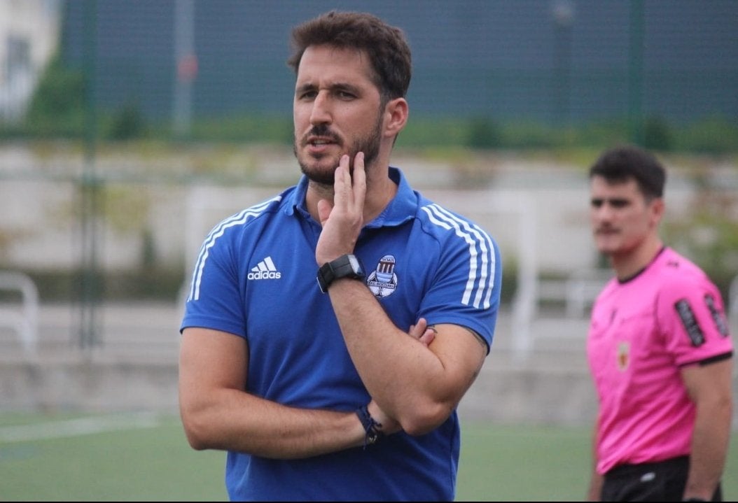 Julen Etxebeste, entrenador del Bidezarra: "La directiva no me había pedido el ascenso" Julen Etxebeste, entrenador del Bidezarra: "La directiva no me había pedido el ascenso"