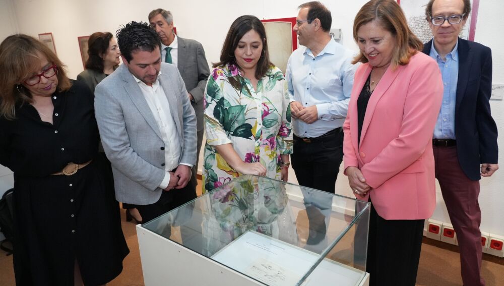 La consejera de Educación, Cultura y Deportes ha visitado la exposición