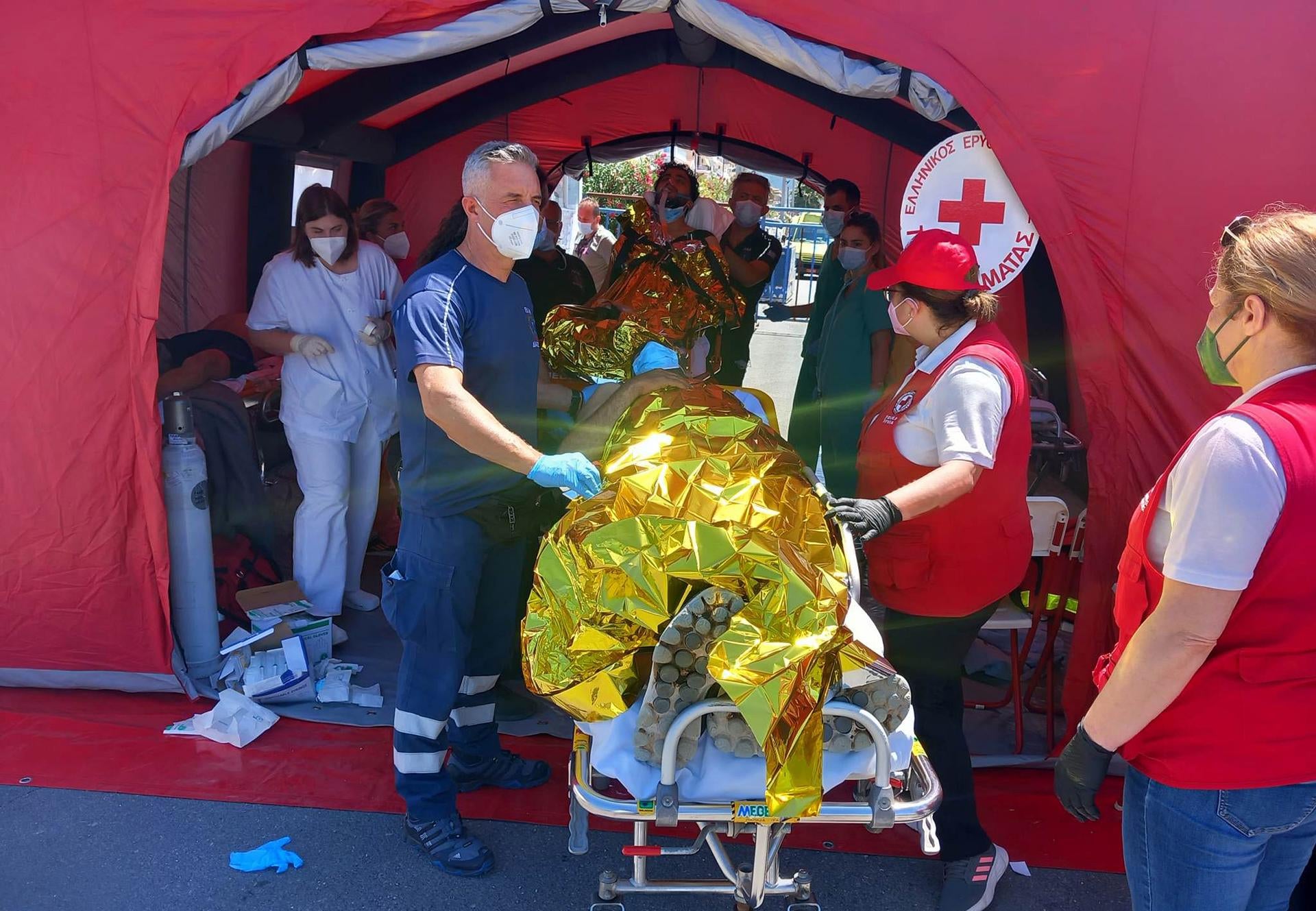 Al menos 79 migrantes muertos en un naufragio en la costa de Grecia Al menos 79 migrantes muertos en un naufragio en la costa de Grecia