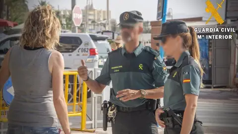 Agentes de la Guardia Civil Agentes de la Guardia Civil