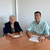 Pilar Fenoy (Vox) y José Francisco Garrido (PP) firman el pacto de gobierno en Níjar 