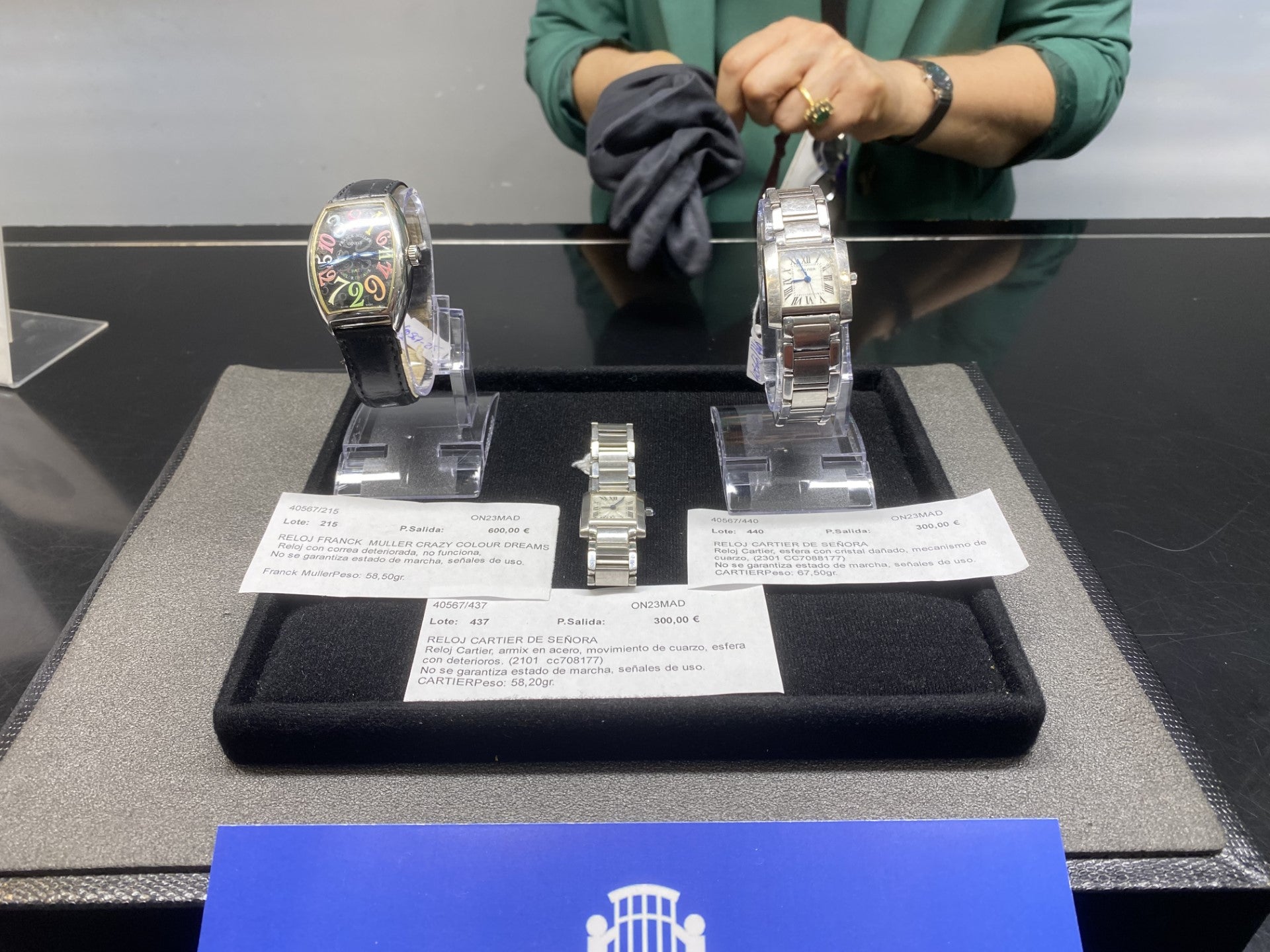 Relojes de lujo, cámaras fotográficas y móviles: salen a subasta los objetos perdidos de Madrid Relojes de lujo, cámaras fotográficas y móviles: salen a subasta los objetos perdidos de Madrid