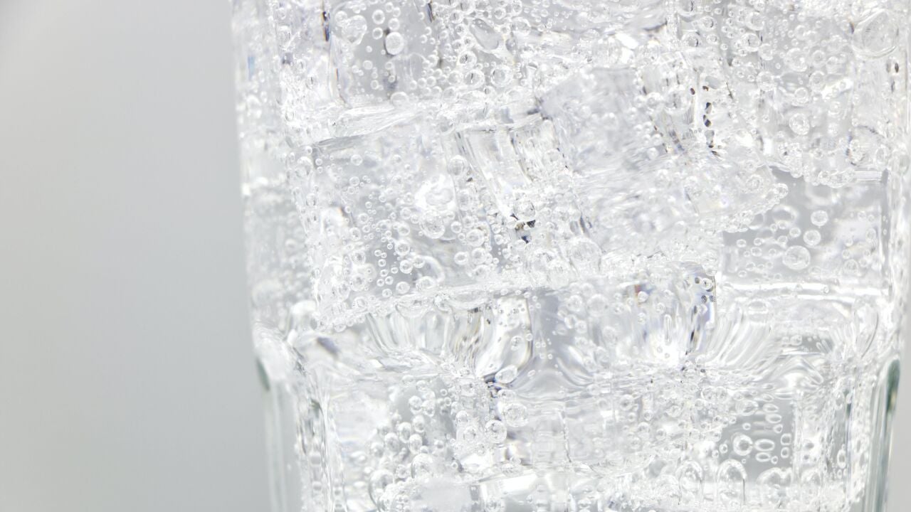 Мелкодробленый лед. Фактура льда. Лед фон. Лед на стекле. Лед футаж.