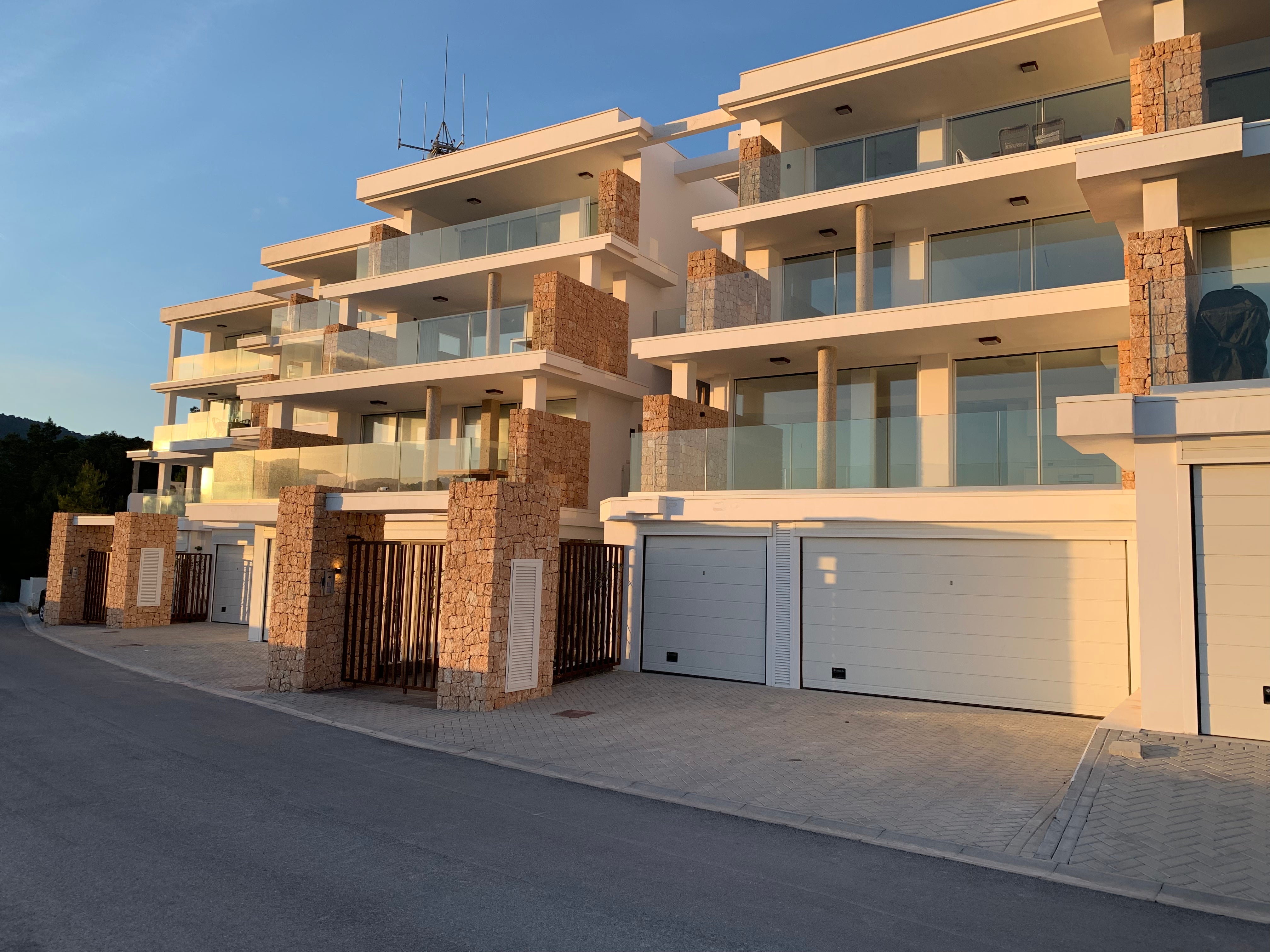 Javier Gea: "Todo en Cala Vadella es ilegal desde hace 50 años" Javier Gea: "Todo en Cala Vadella es ilegal desde hace 50 años"