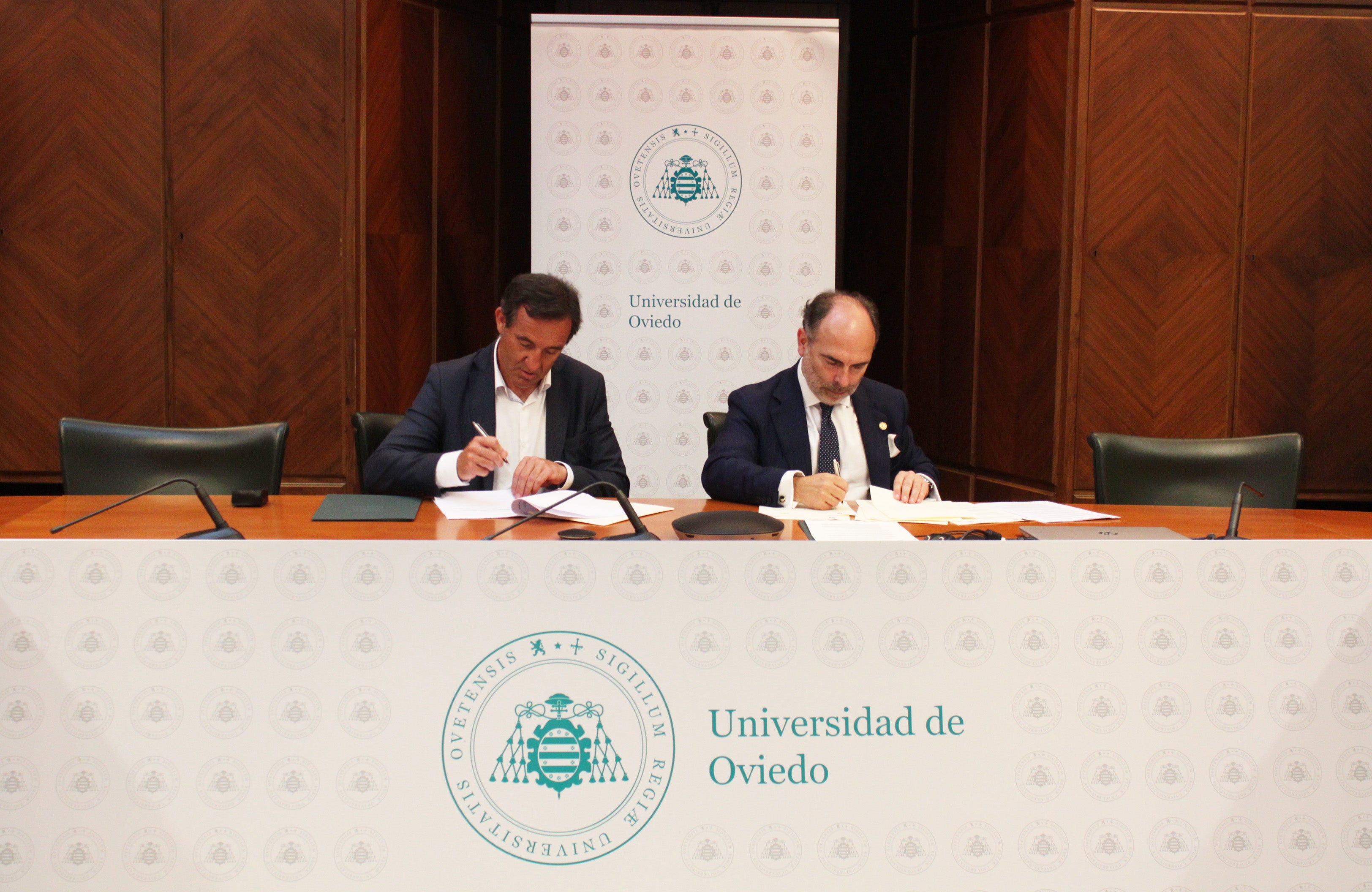 La Universidad de Oviedo y el Ayuntamiento de Oviedo renuevan su compromiso para detectar el talento universitario La Universidad de Oviedo y el Ayuntamiento de Oviedo renuevan su compromiso para detectar el talento universitario