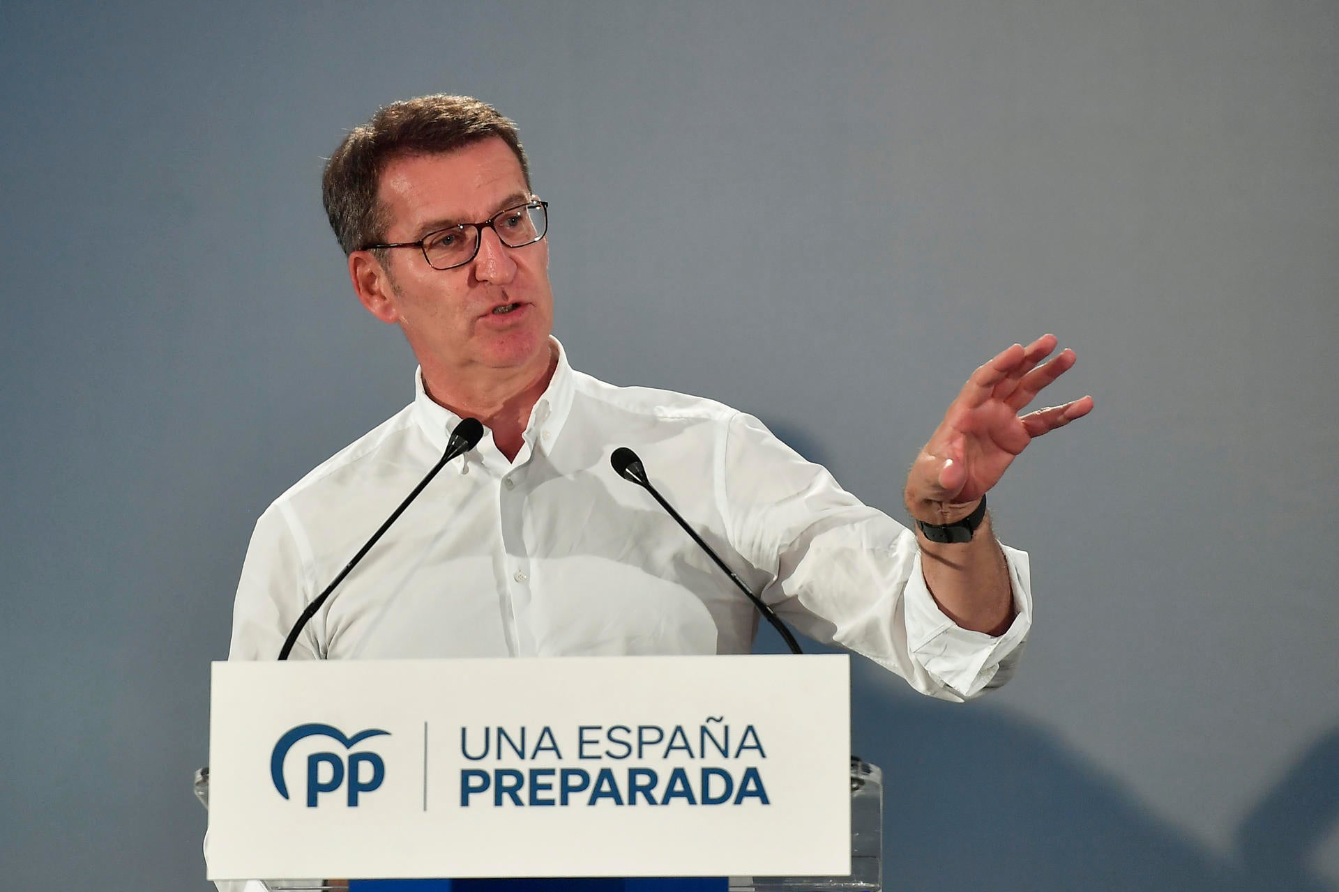 Feijóo traslada a los corresponsales extranjeros que quiere gobernar en solitario tras el 23J, sin depender de Vox Feijóo traslada a los corresponsales extranjeros que quiere gobernar en solitario tras el 23J, sin depender de Vox